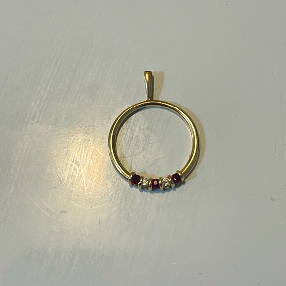 Jewelry - ⚜️Vintage 14kt Gold Ruby & Diamond Circle Pendant